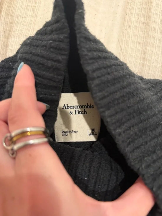Abercrombie & Fitch Black Mock Turtleneck Sweater - Picture 2 of 2